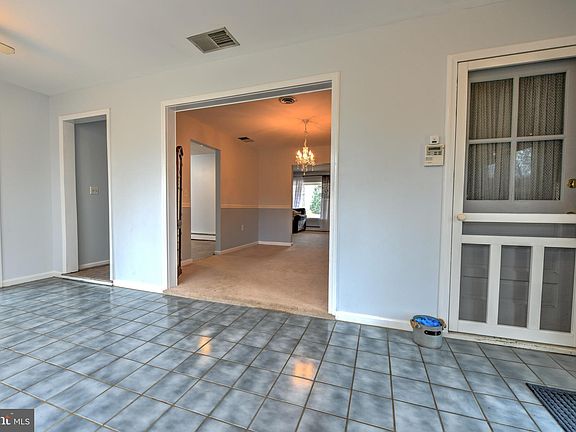 3rd image of 301 Tower Dr