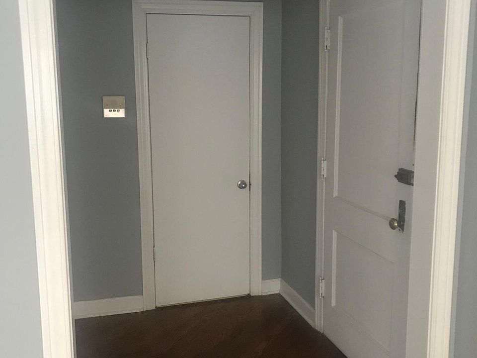 1st image of 1355 W Greenleaf Ave #1