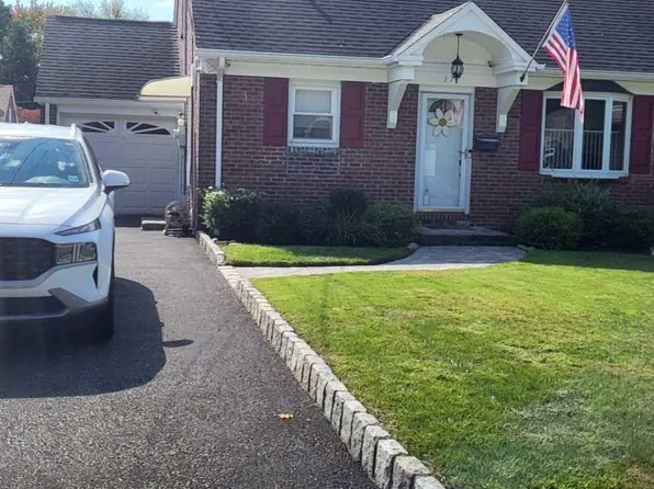 37 Forest Rd, Dumont, NJ 07628