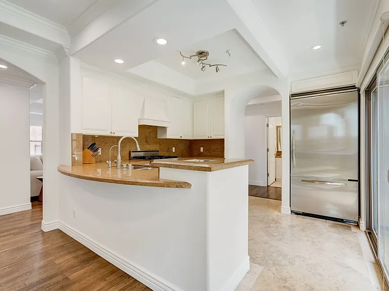 1741 S Bentley Ave #5 — Photo 4