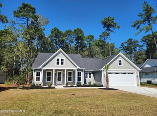 484 Oakwood Dr NW, Calabash, NC 28467