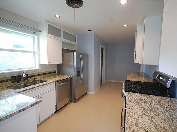 3rd image of 1903 Belford Dr