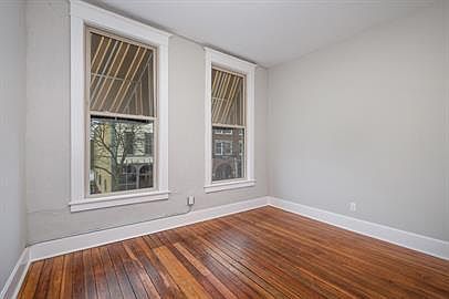 4th image of 136 Brady St #202
