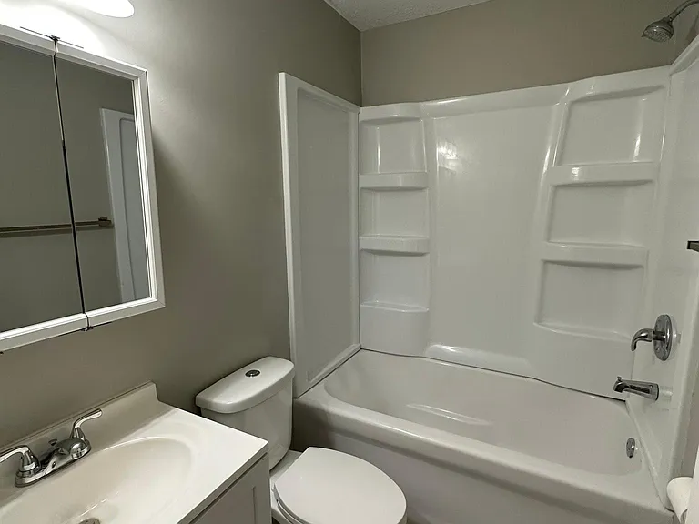 812 Wix Ln — Photo 3