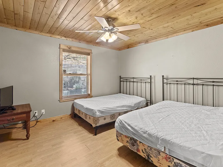 307 Heath Dr — Photo 52