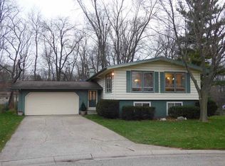 702 Bugle Ln, Mishawaka, IN 46544