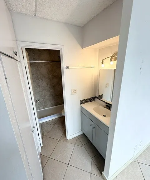 27 Lakeview Cir #101 — Photo 6