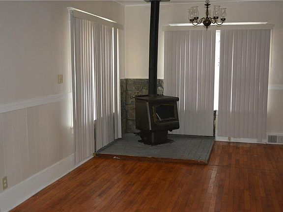 3rd image of 1317 Oswego St