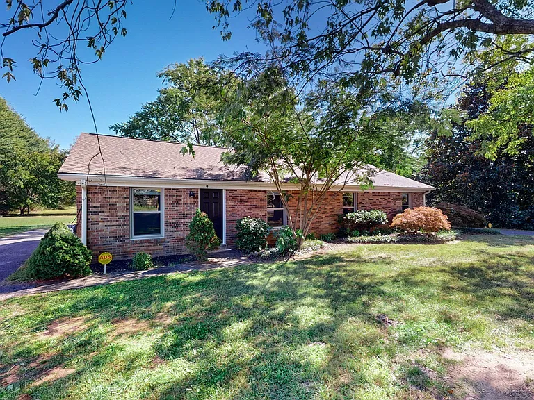 8614 Burleson Ln — Photo 3