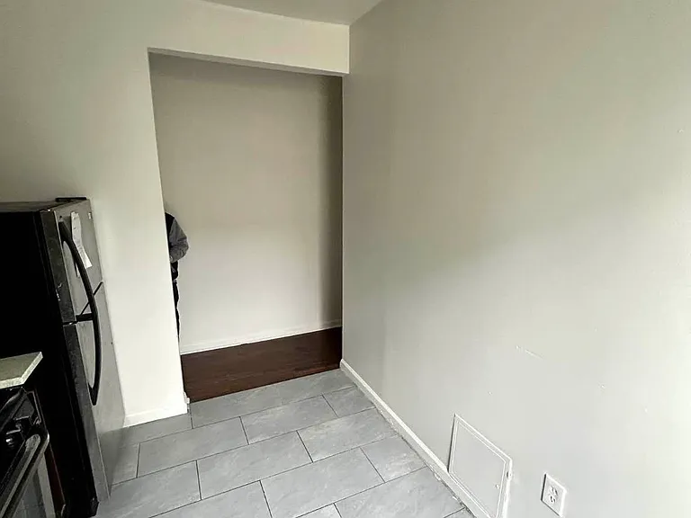 18-15 Everdell Ave #3C — Photo 2