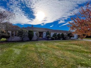 17 Salvatore Dr E, North Haven, CT 06473