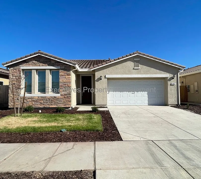 828 Sophie Ct