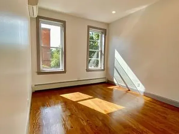 164 Schenck Avenue image 7 of 10