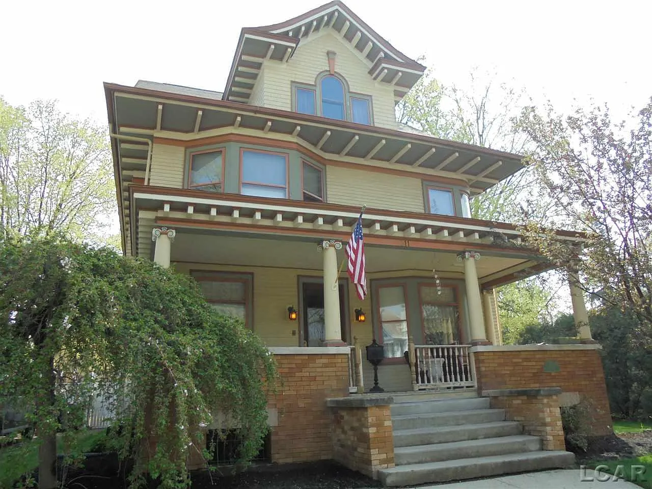 311 Dennis St photo 1