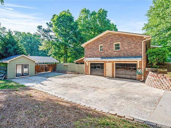 5th image of 2451 Annandale Dr