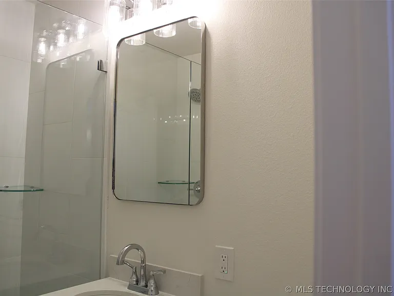 1428 S Harvard Ave — Photo 15