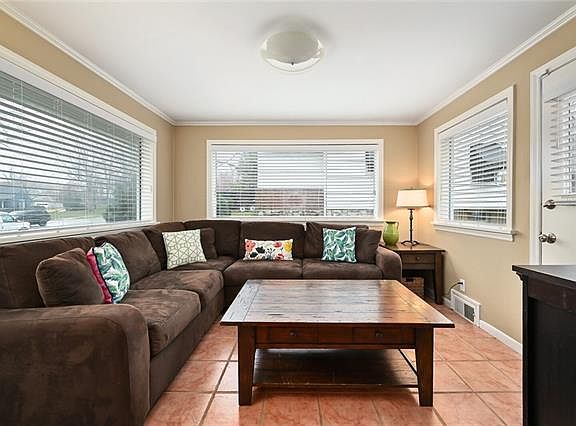 5th image of 2909 W 73rd St