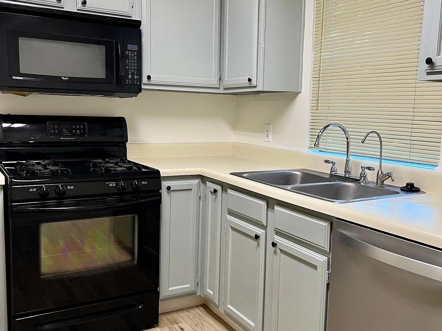 3 bed, $2,195 — Photo 3