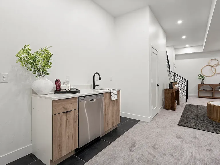 3244 N Franklin St — Photo 14