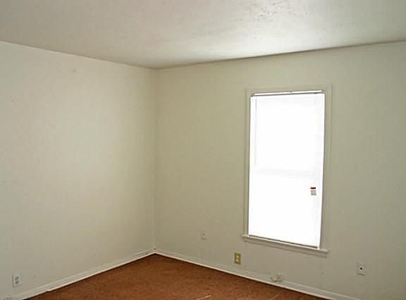 4th image of 904 Nannette St