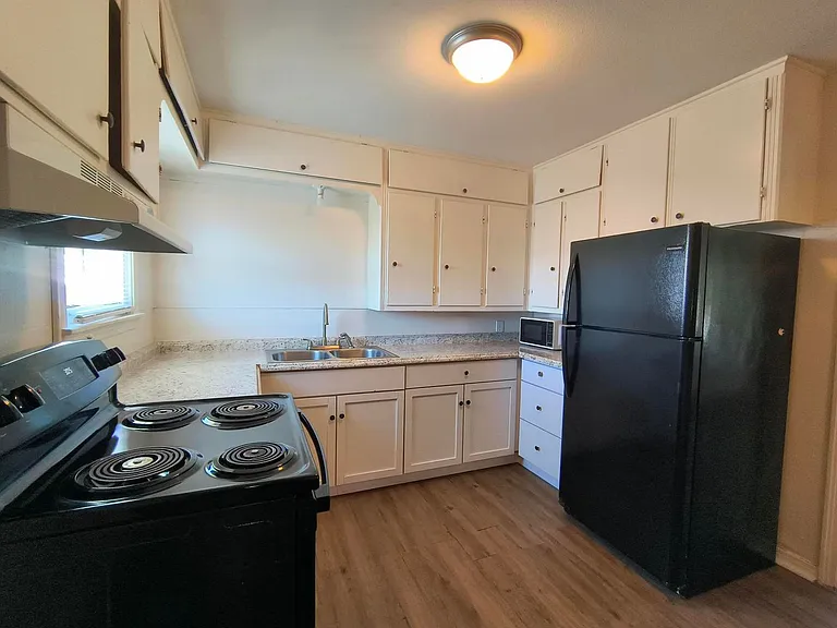 2102 Raney St — Photo 2
