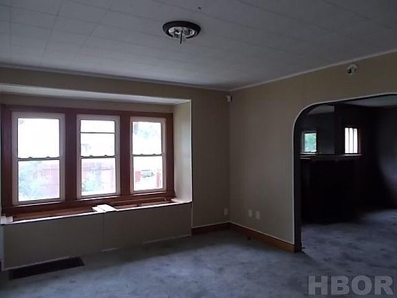 2nd image of 905 S Poplar St