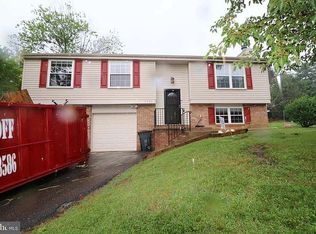 9405 Mirror Pond Dr, Fairfax, VA 22032