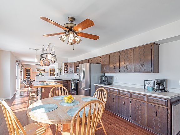 4th image of 23W411 Woodcrest Ct W