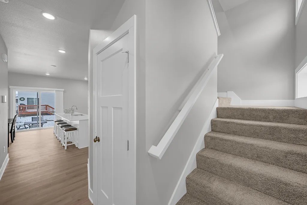 4 bed, 3.5 bath, 1512 sqft, $2,995 — Photo 2