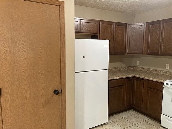 4th image of 524 W 18th St