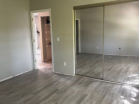Master with mirror doors 