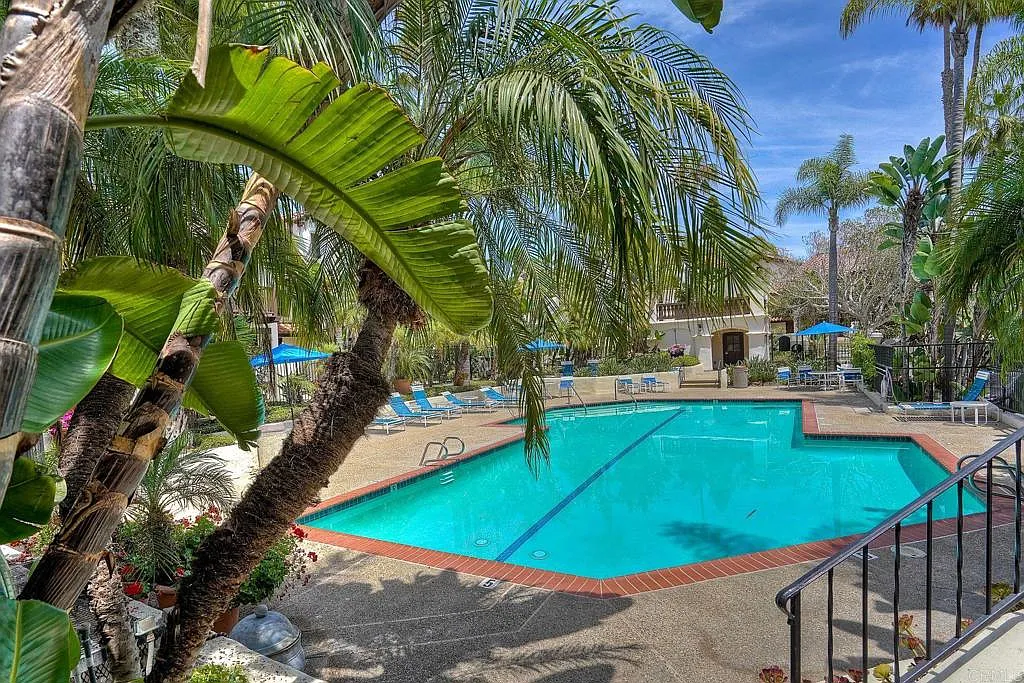2 bed, 2.5 bath, 1358 sqft, $4,400 — Photo 3