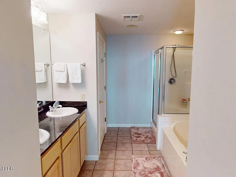 2230 Beach Dr #706 — Photo 14
