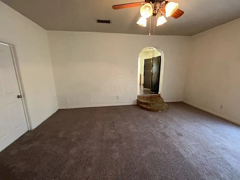 304 Oak St — Photo 7
