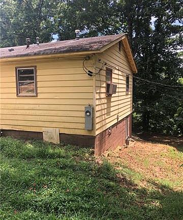 4th image of 511 Arlington Cir NW