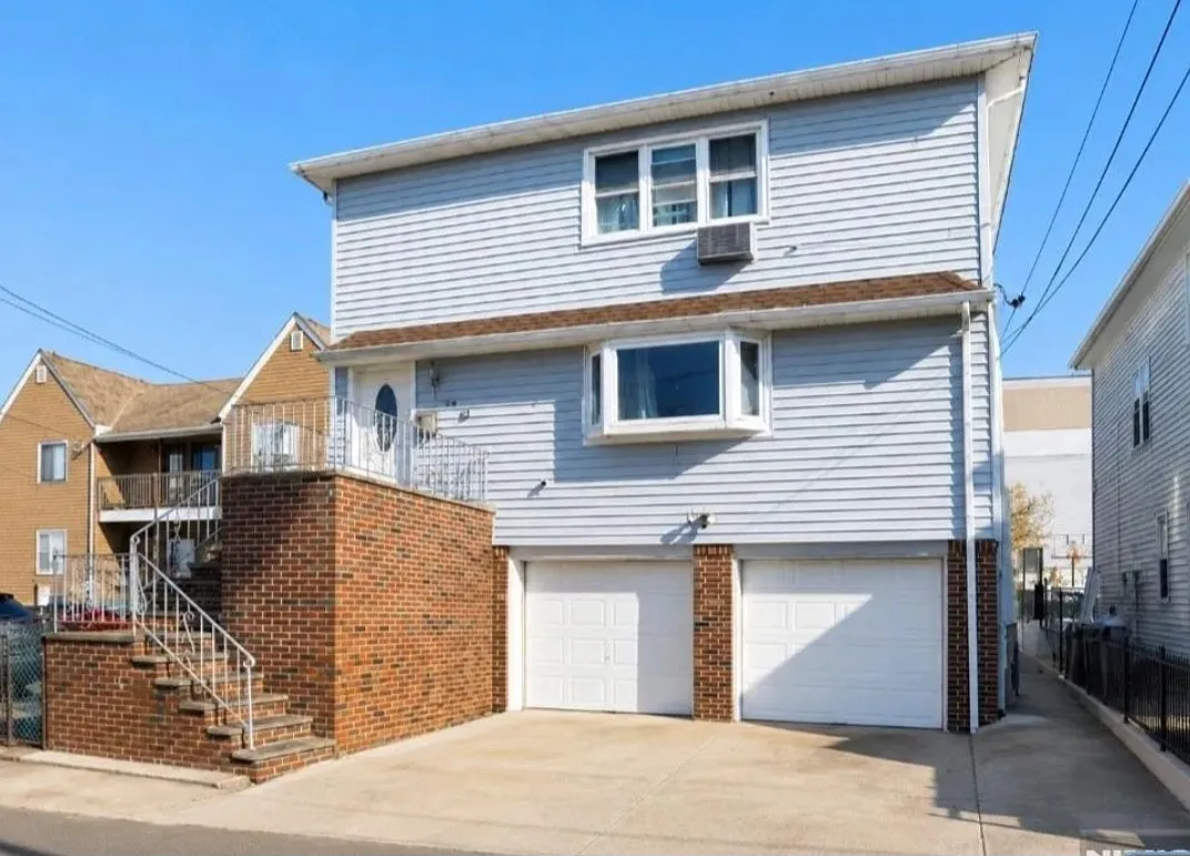3 bed, 1100 sqft, $3,000 — Photo 1