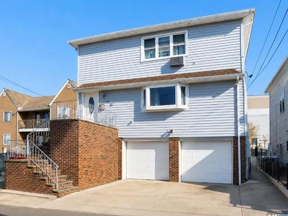 214 Morris St #2