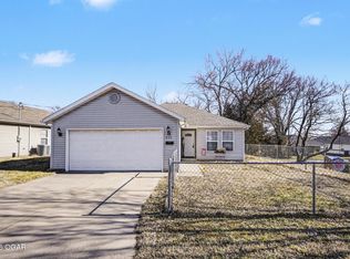 533 N Walker St, Webb City, MO 64870