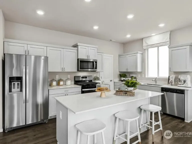 1430 SW Fielder Pl — Photo 4