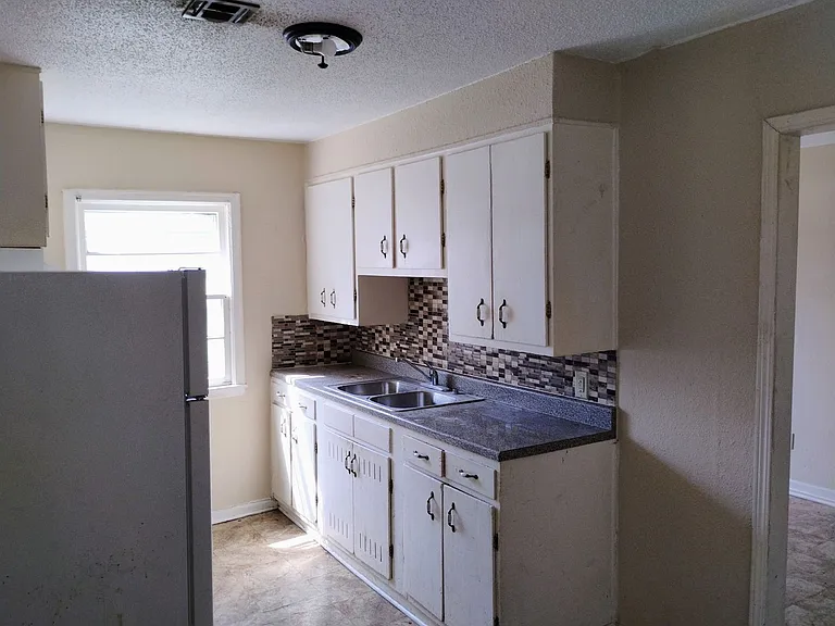 2614 E Shadybrook Ln — Photo 9