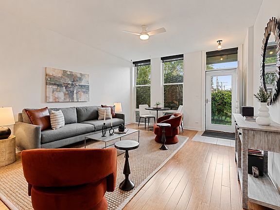 3rd image of 2146 N Lawndale Ave #1