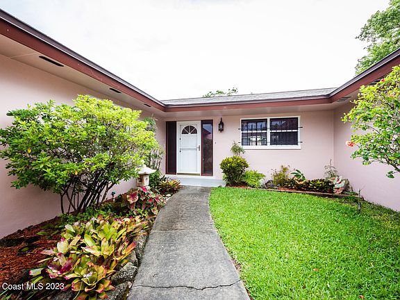 3rd image of 2670 Hutchison Pl