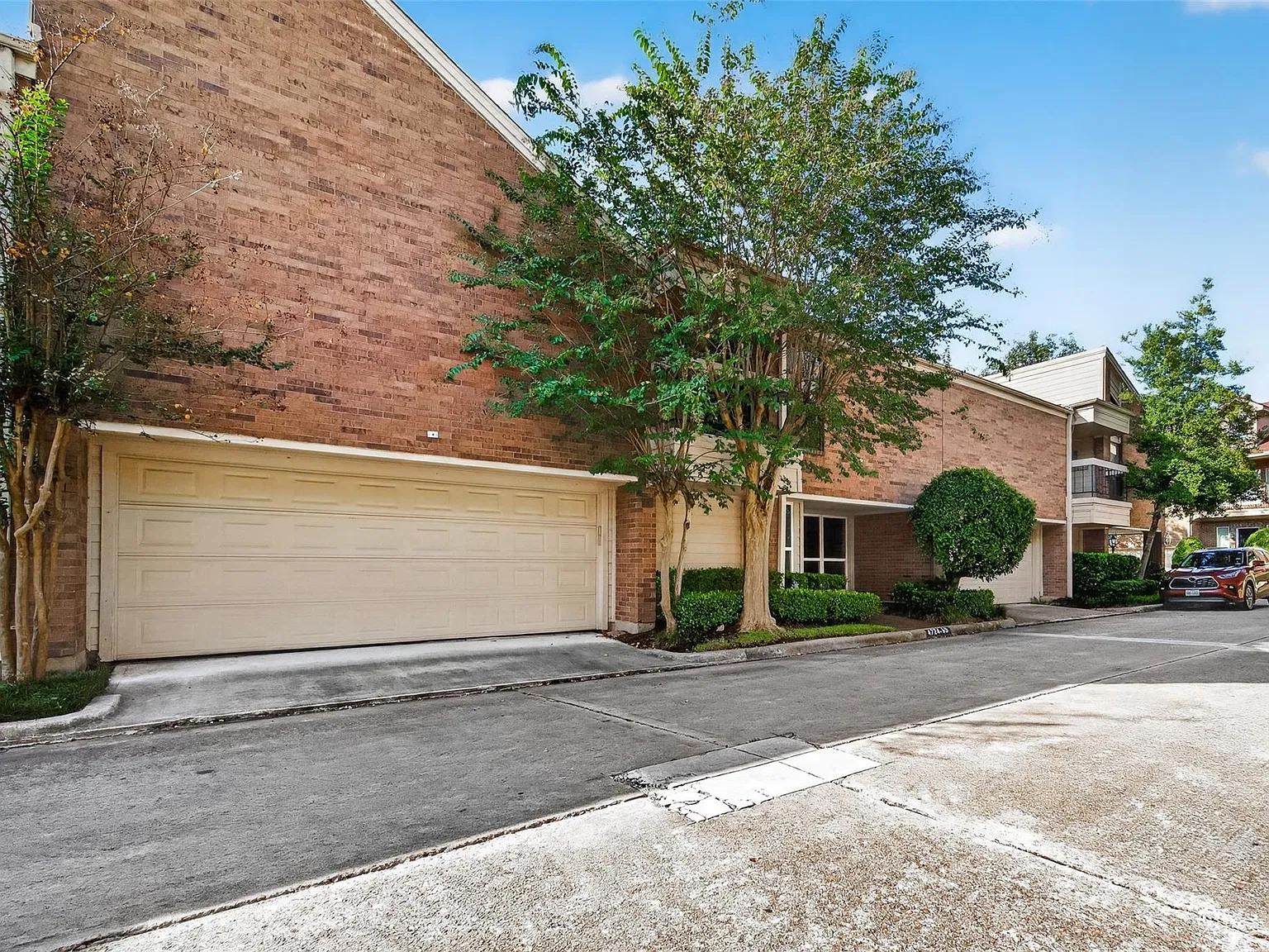 4 bed, 3.0 bath, 2238 sqft, $4,500 — Photo 2