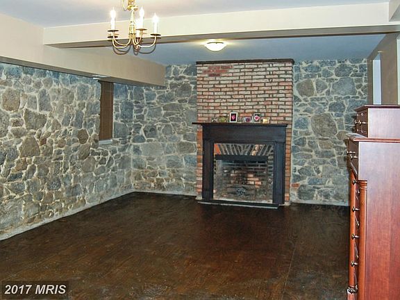 Great Room w Granite wall