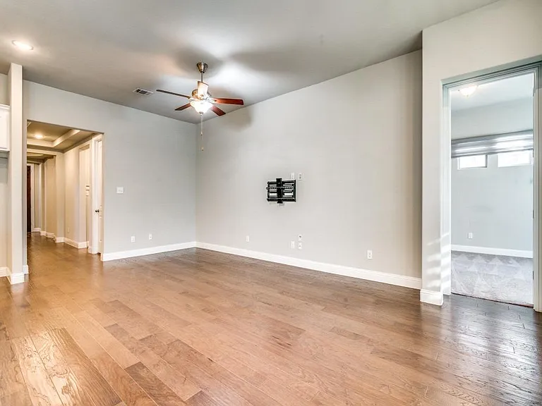 2156 Bailey St — Photo 6
