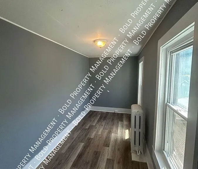 427 Locust St — Photo 3