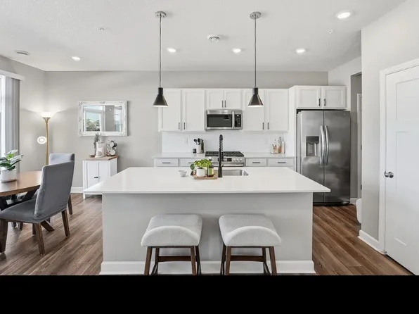 1909 Prospect Ln, Carver, MN 55315