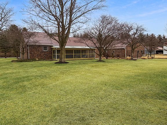 4th image of 1245 W Mount Calvary Rd