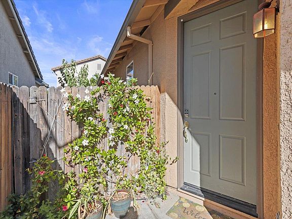 3rd image of 7509 Sun Willow Ln