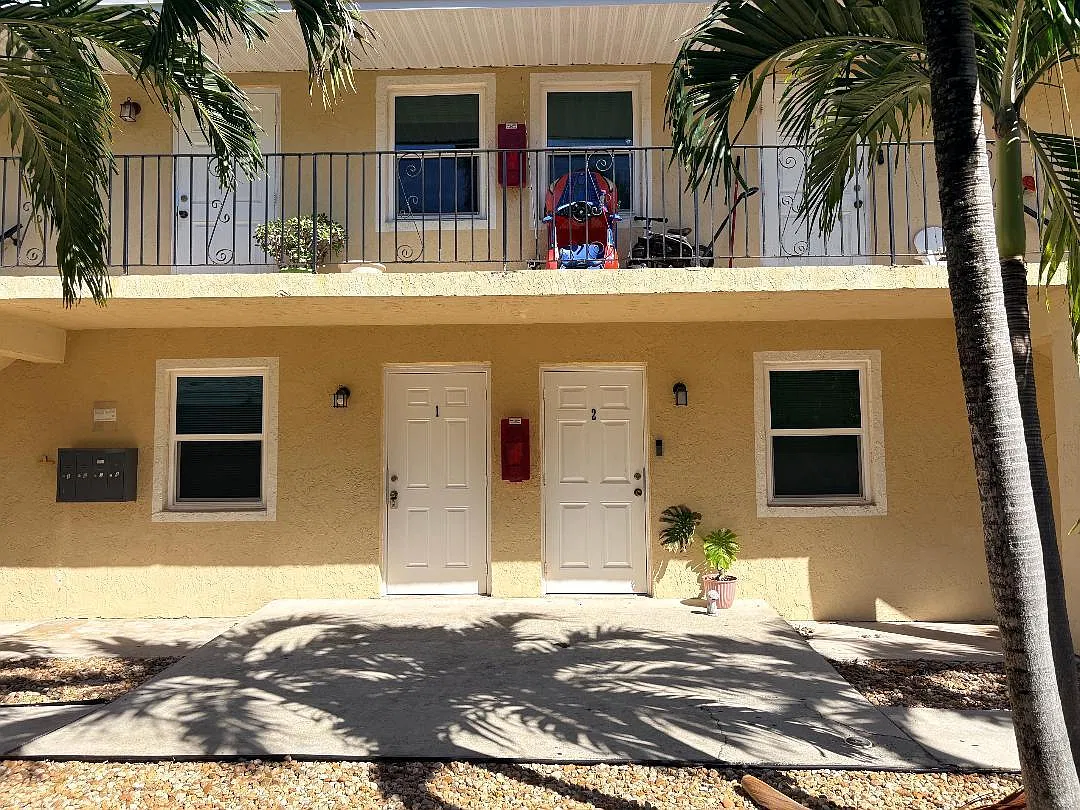 2 bed, 1.0 bath, 754 sqft, $1,900 — Photo 3